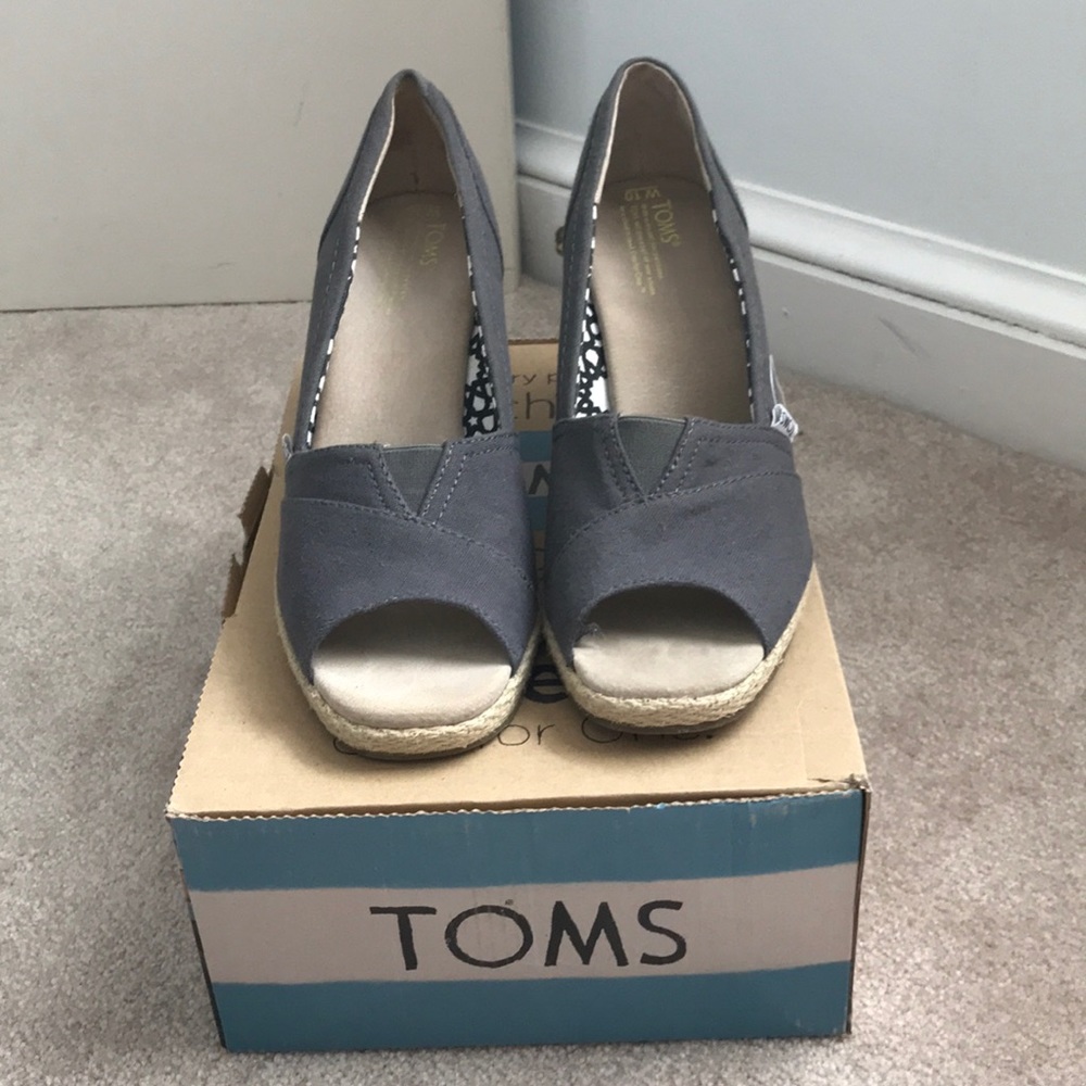 Toms ash Gray wedge size 10 NEW